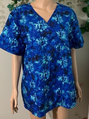 🌸 Sz 1X NWT Blue Tie-Dye V-Neck Women’s Scrubs Top